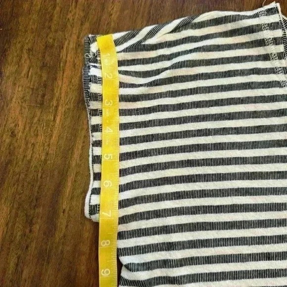 Green Envelope Women’s Short Sleeved, Striped Top, Large - Picture 8 of 10